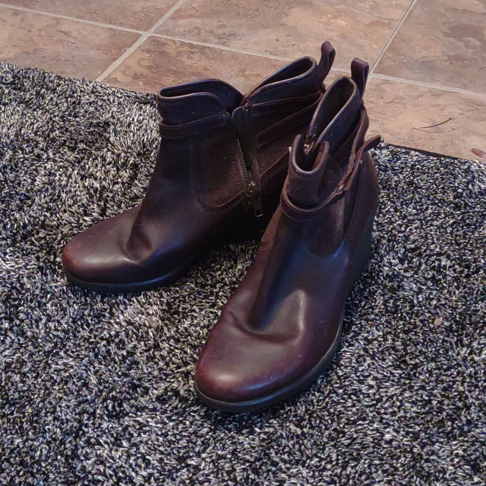 UGG boots - Picture 1 of 5